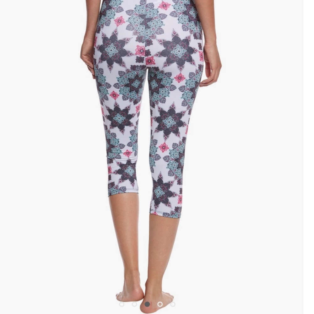 🌺Onzie White Boho Flow Capri Pants- M/L NWOT!
